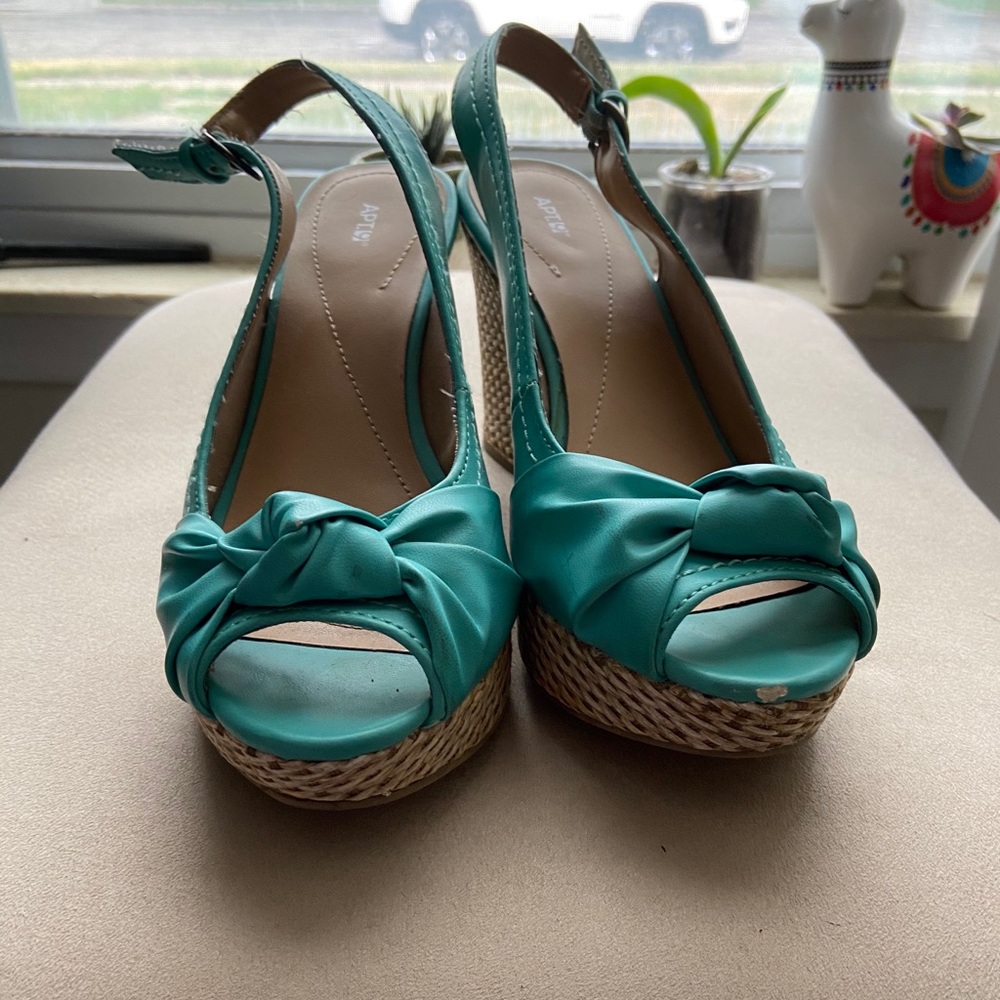 Blue wedges
